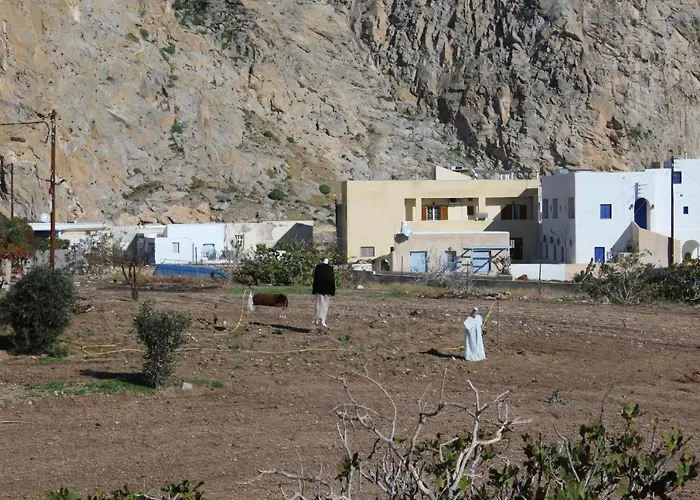 Halaris Perissa (Santorini)