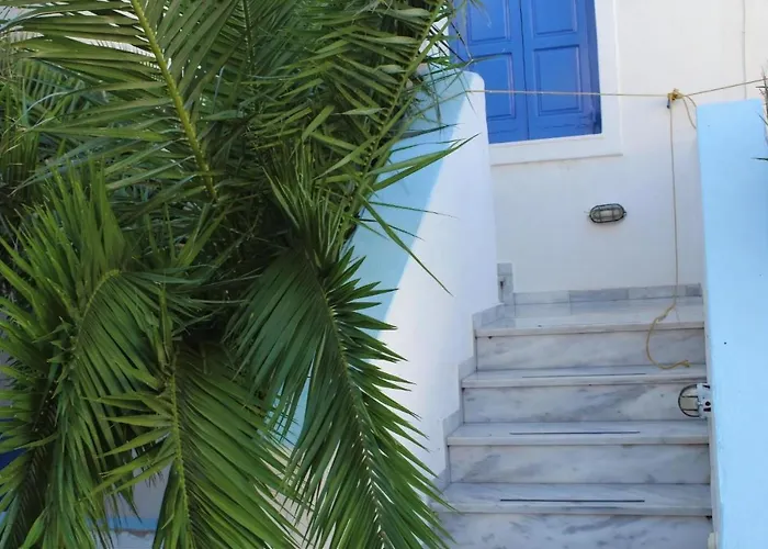 Halaris Aparthotel Perissa (Santorini)