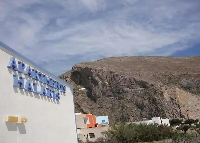 Halaris Aparthotel Perissa (Santorini)