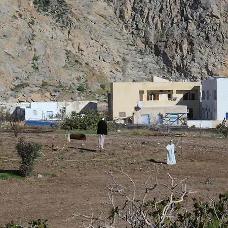 Studios Halaris Perissa (Santorini)