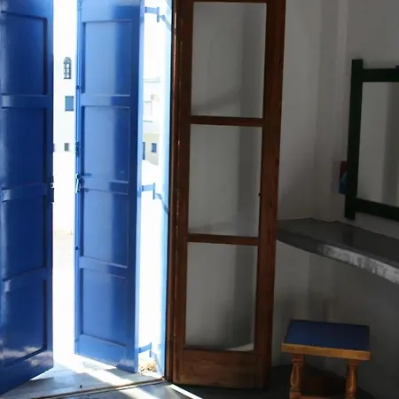 Halaris Perissa (Santorini)