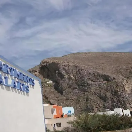 Halaris Lägenhetshotell Perissa (Santorini)