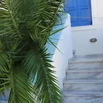 Halaris Apartahotel Perissa (Santorini)