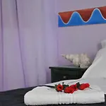 Halaris Apartahotel Perissa (Santorini)