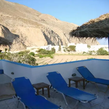 Studios Halaris Perissa (Santorini)