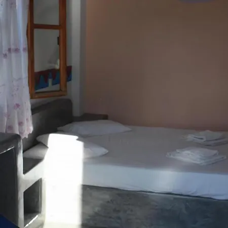 Halaris * Perissa (Santorini)