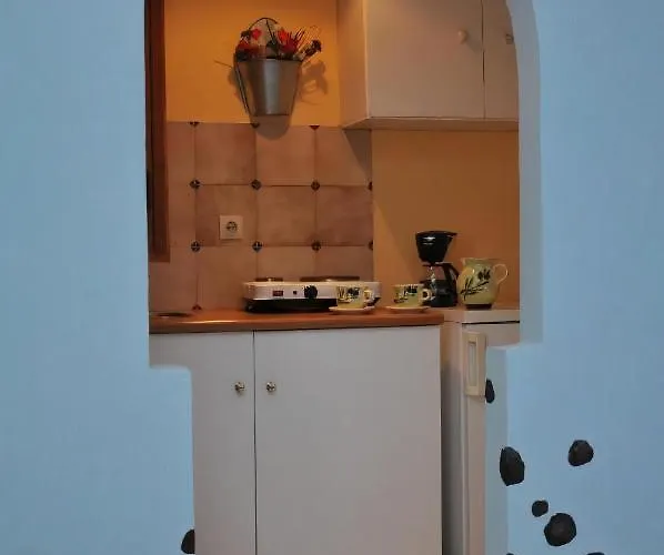 Studios Halaris Aparthotel *